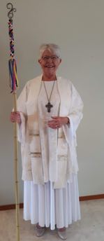 Hand-painted silk chasuble
55" wide x 72" long
(length can be customized)
125
Simple stole  125